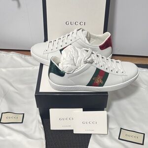 Gucci Women's Ace Embroidered Sneakers 
Color Bianco white leather
